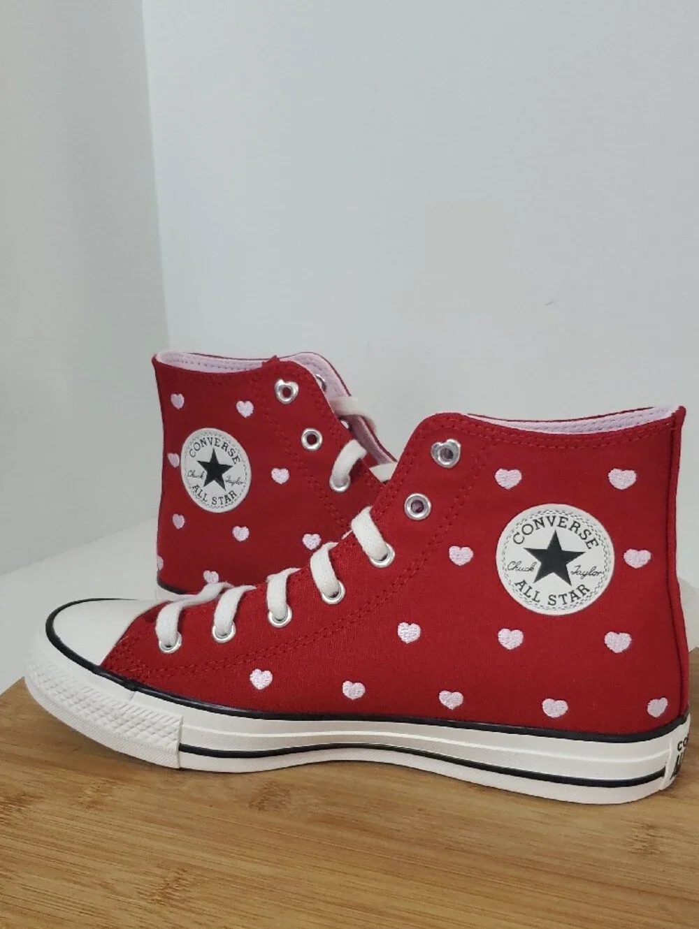Converse Chuck Taylor High Top Sneakers Red Pink Hearts NIB Kid Size 6 EU 38.5